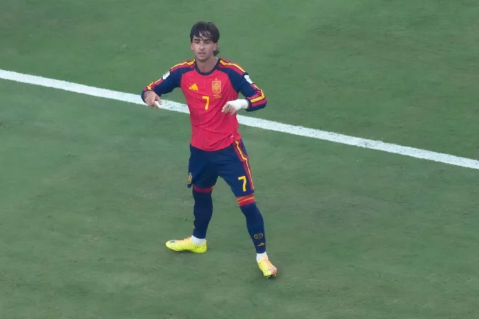 Ferran Torres celebra su gol decisivo.