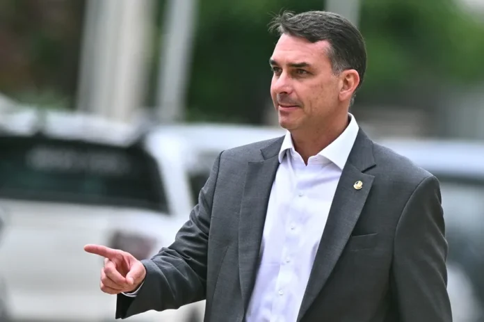Flávio Bolsonaro propone liberar a Brasil del Mercosur.