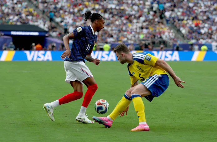 Francia avanza en el Mundial de fútbol.