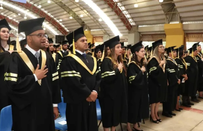 Graduación universitaria en República Dominicana