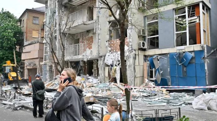 Bombardeos rusos en Kiev, 24 muertos.