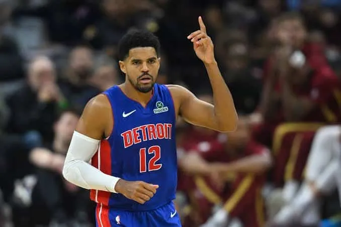 Tobias Harris se une a San Antonio Spurs