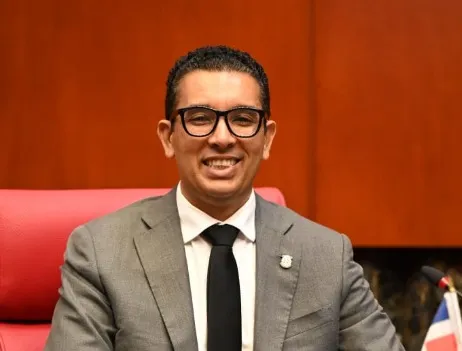 Guillermo Lama anuncia presidencia de Alexis Victoria