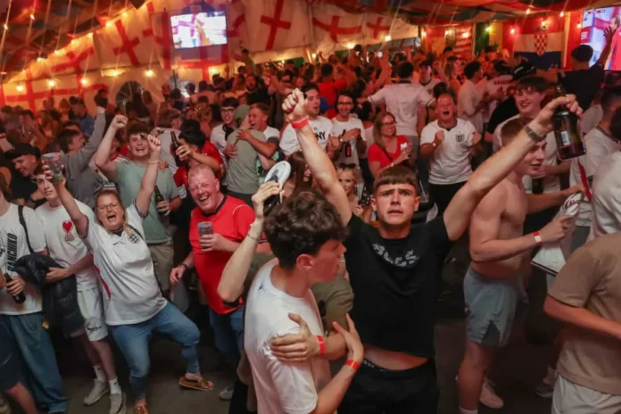 Pubs ingleses abiertos hasta las cinco AM