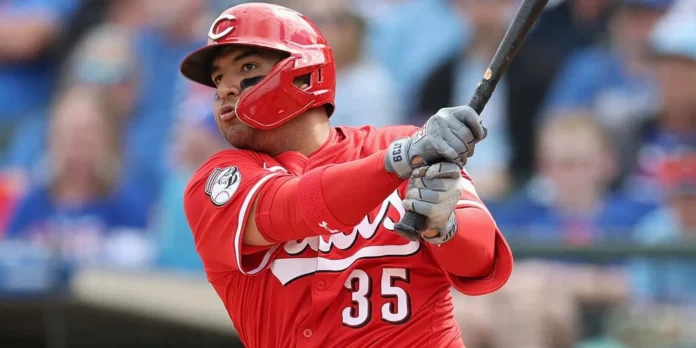 Rojos celebran victoria sobre Cerveceros en casa.