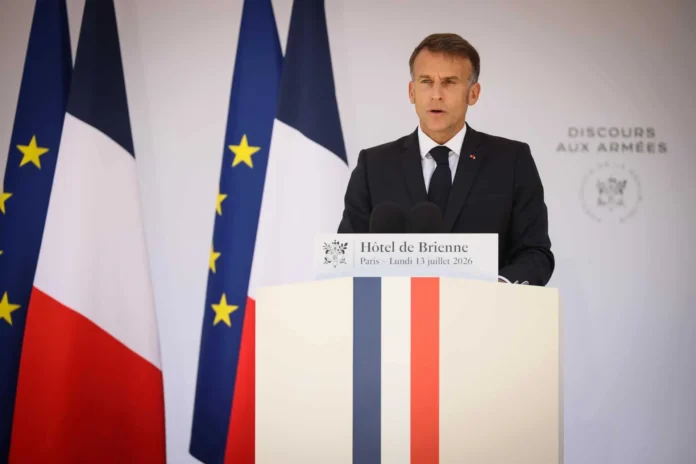 Macron defiende libertad en Europa con firmeza.