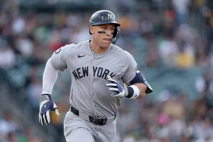 Aaron Judge se evalúa lesión en costilla.