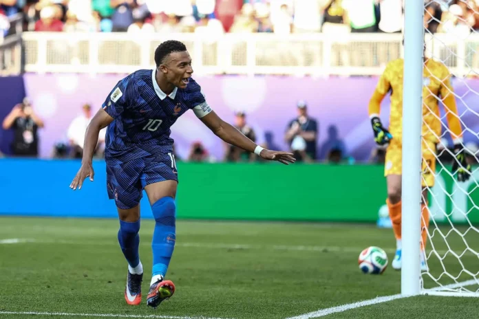 Francia avanza a cuartos del Mundial.