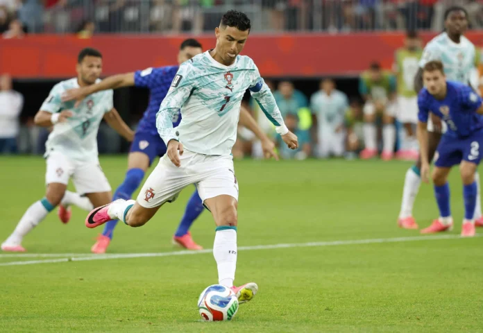 Portugal avanza a octavos tras remontar