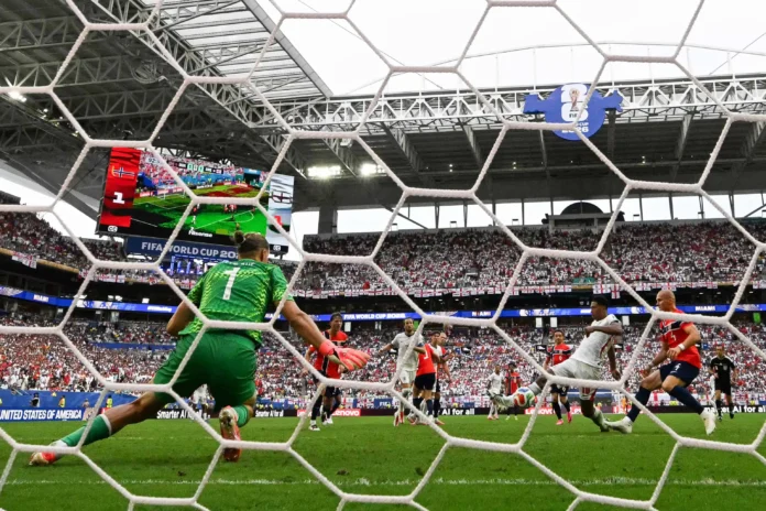 Bellingham celebra su gol en semifinales.