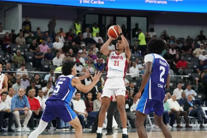 RJ Luis Jr. destaca en debut baloncesto