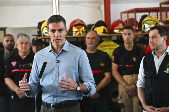 Pedro Sánchez en la zona del incendio.