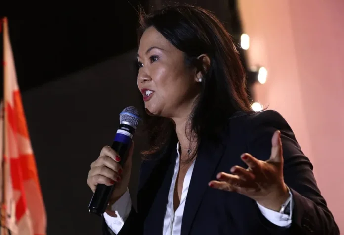 Keiko Fujimori asume presidencia de Perú.
