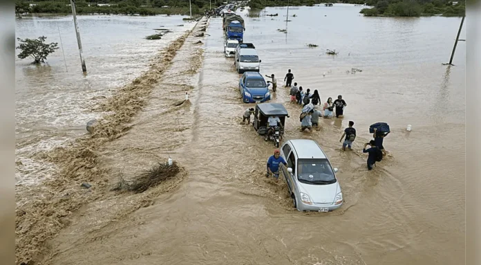 Perú en emergencia por El Niño en 796 municipios.