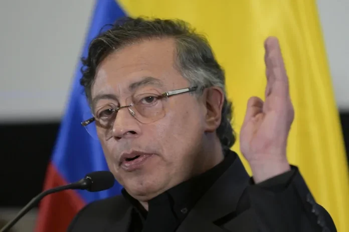 Gustavo Petro anuncia entrega de poder.