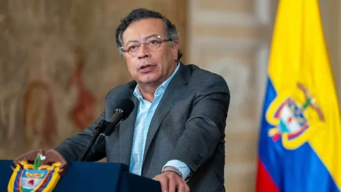 Petro denuncia fraude electoral en Colombia.