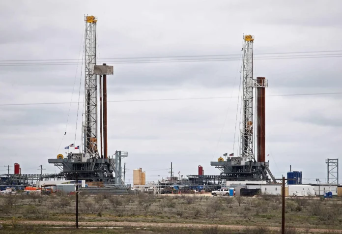 Petróleo de Texas baja a 71 dólares.