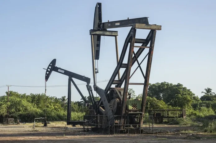 Irak y Halliburton firman acuerdo petrolero.