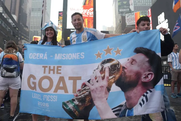 Latinos apoyan a España en final Mundial.