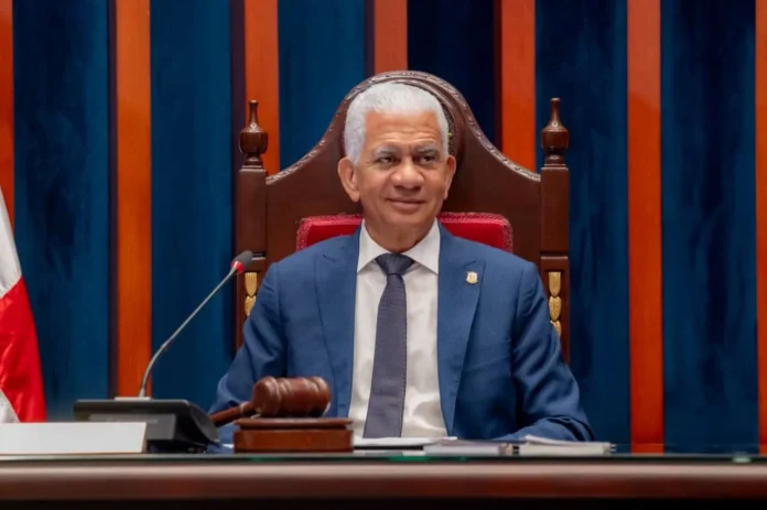 Comisión del Senado analiza Código Penal.