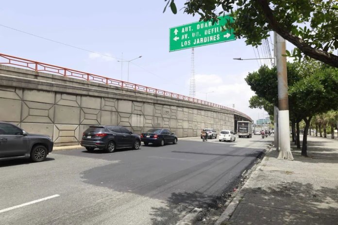 Asfaltado de avenida John F. Kennedy.