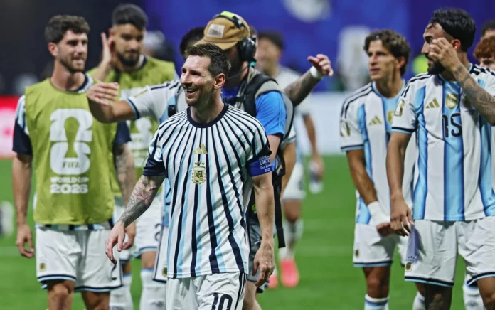 Messi celebra la remontada de Argentina