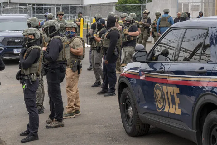 ICE convierte almacén en centro de detención
