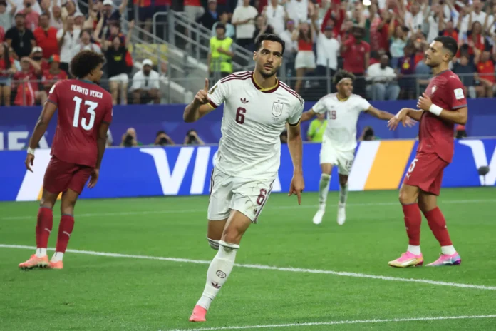 Mikel Merino celebra su gol decisivo.