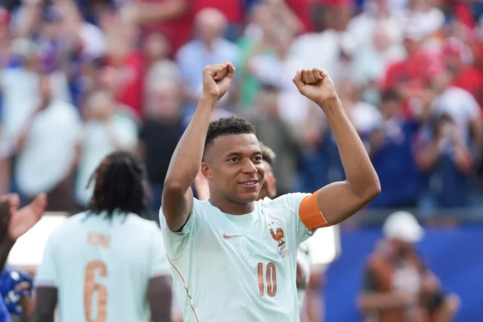Mbappé celebra el triunfo en semifinales.