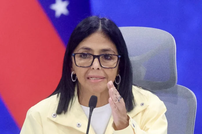 Delcy Rodríguez pide ayuda internacional tras sismos.