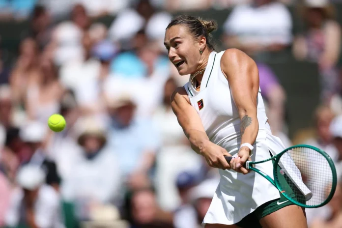 Sabalenka avanza en Wimbledon tras victoria.