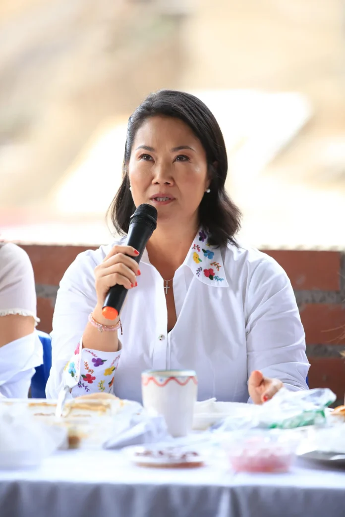 Keiko Fujimori inicia transición de gobierno en Perú