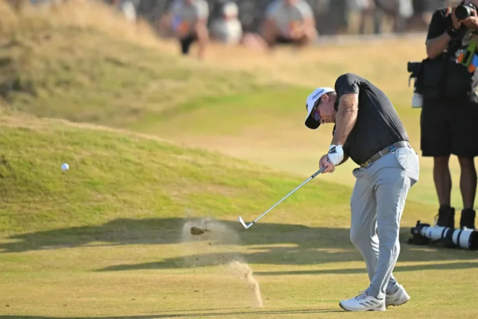 Ryan Fox celebra su victoria en el British Open.