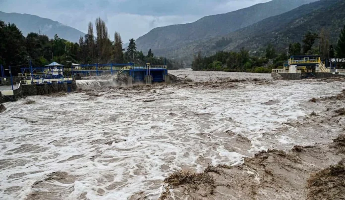 Temporal en Chile causa muertes y daños.