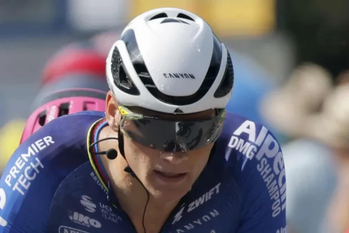 Van der Poel celebra victoria en Tour de Francia