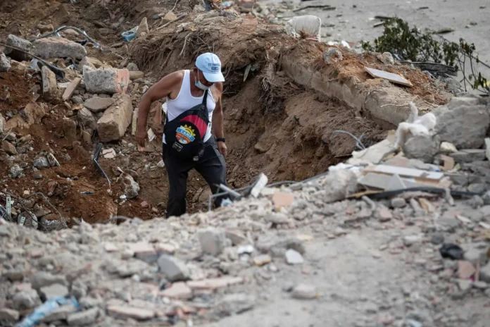 Entierro de cuerpos tras terremotos en Venezuela
