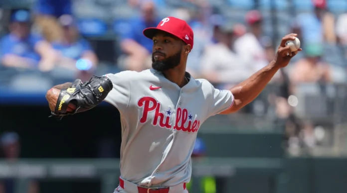 Cristopher Sánchez en juego contra los Reales