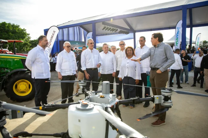 Abinader promueve mecanización agrícola en República Dominicana.