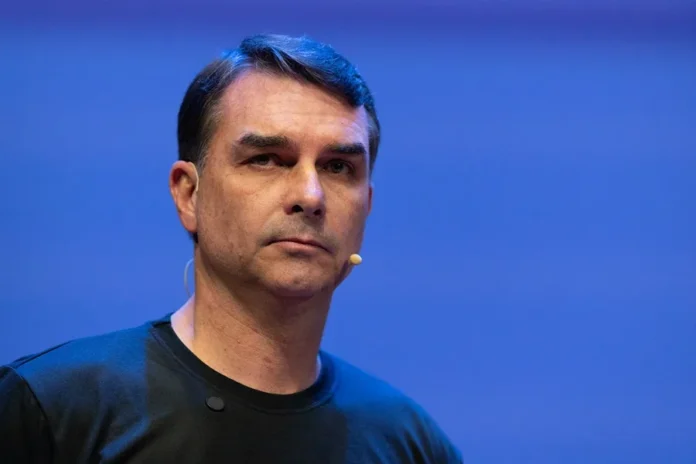 Bolsonaro reduce distancia con Lula en encuesta