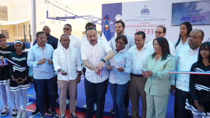 Inauguración del techado en La Perito.