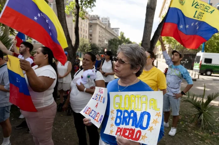 Pensionados venezolanos exigen aumento de ingresos.
