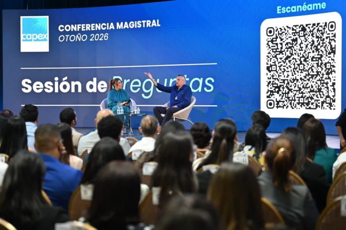 Carl Honoré en conferencia sobre desaceleración.