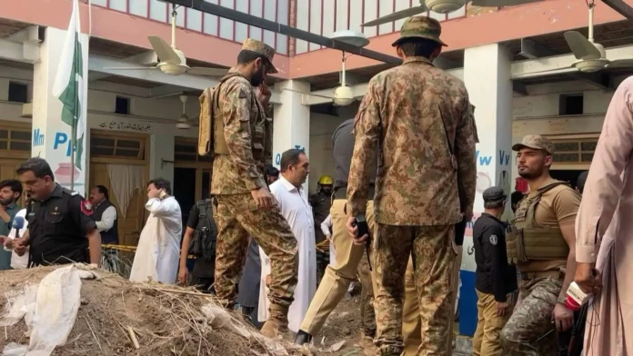 Derrumbe en colegio de Pakistán, tragedia.