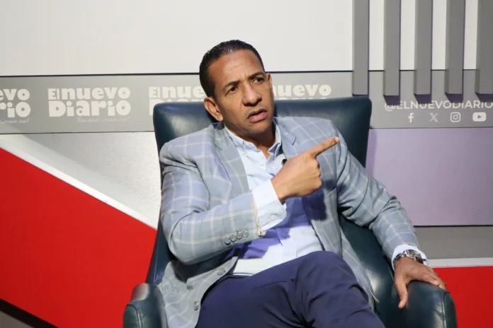 Pedro Jiménez habla sobre política y servicio.