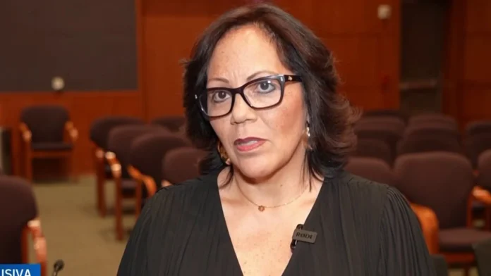 Alcaldesa Jackie Espinosa arrestada por robo.