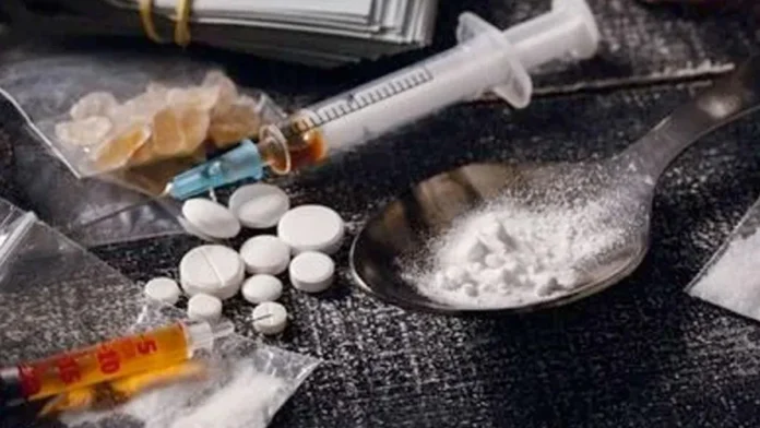 Hombres condenados por tráfico de drogas y armas