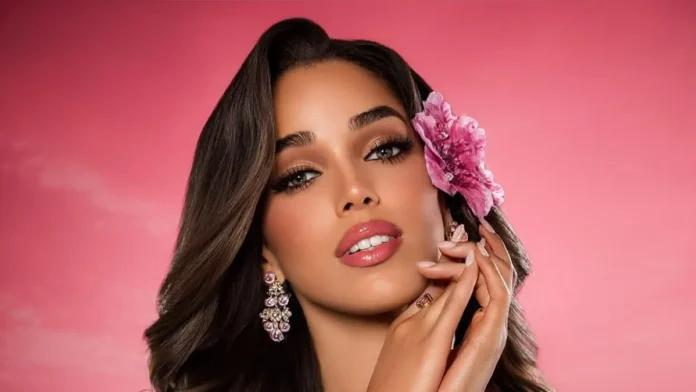 Melissa Núñez con traje típico dominicano.