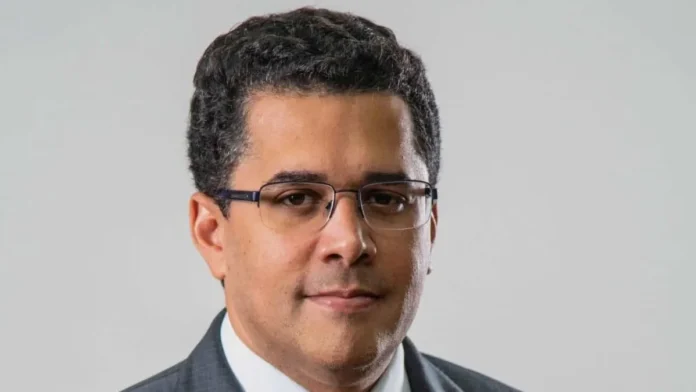 David Collado en campaña por PRM.