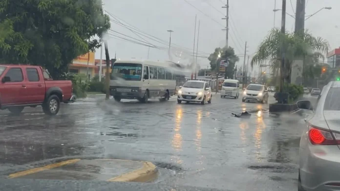 Aguaceros y tormentas eléctricas en el país