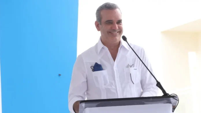 Abinader reconoce a agrónomos dominicanos